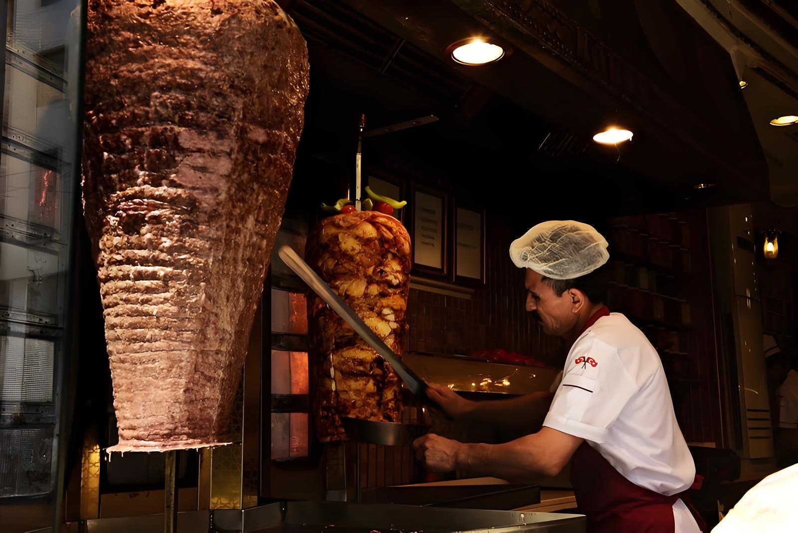 Doner Kebab turco: a integração da culinária tradicional e da tecnologia moderna
